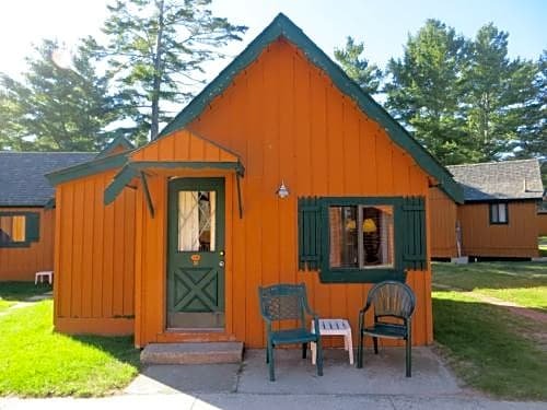 Фото Cabins of Mackinaw