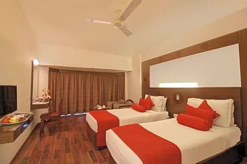 Фото The Monarch