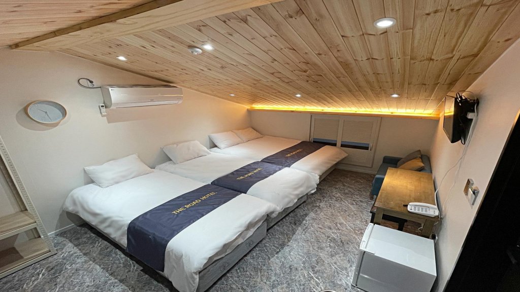 Фото Road House Myeongdong