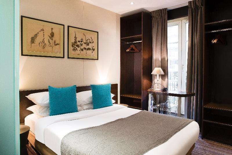 Фото Maxim Quartier Latin