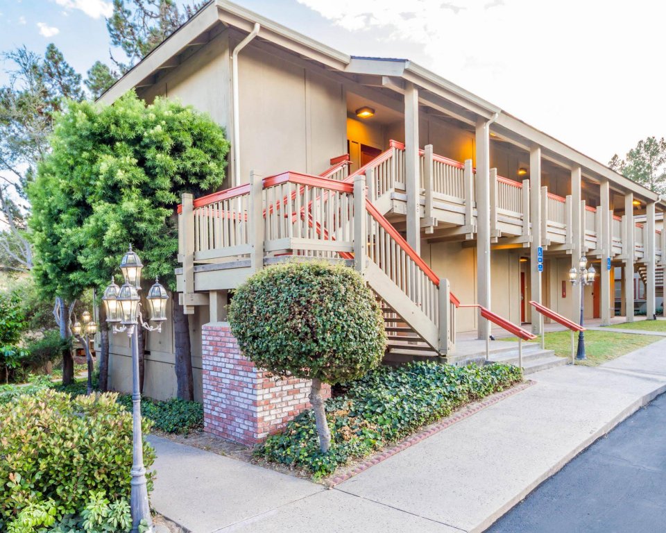 Фото Comfort Inn Monterey Peninsula Airport