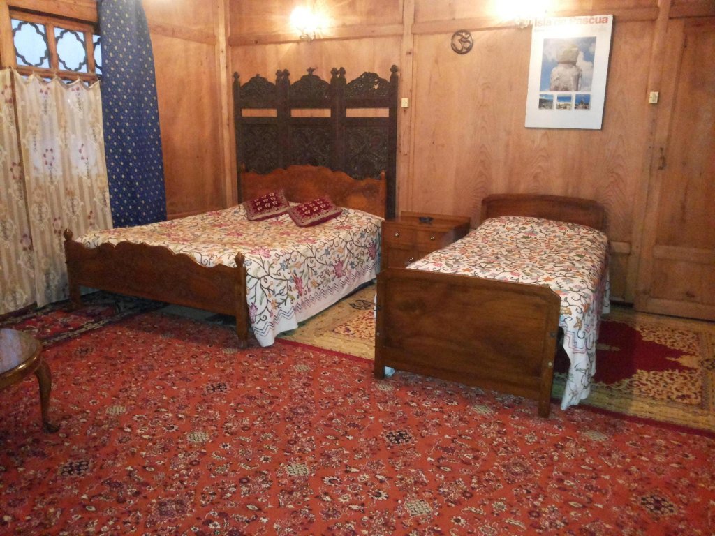 Фото Ritz HouseBoat Srinagar