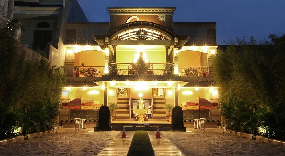 Фото отеля 1