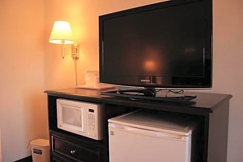 Фото Baymont by Wyndham Battle Creek Downtown