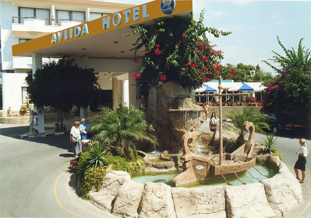 Фото отеля 2