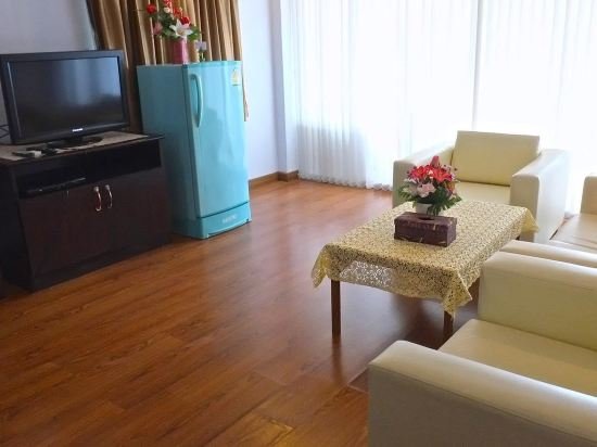 Фото Thanintorn Greenpark Hotel