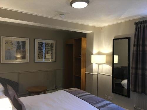 Фото The George Inn