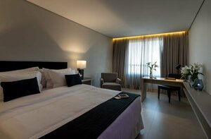 Ls Hotel (Avenida Ingá, 92), hotel