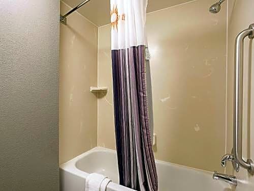 Фото La Quinta Inn & Suites by Wyndham Plantation at Sw 6th St