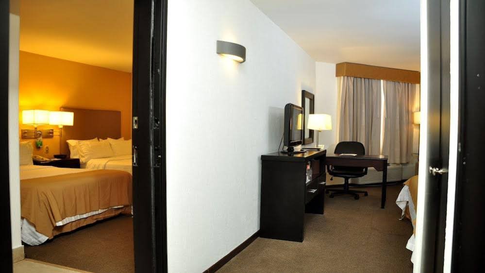 Фото Holiday Inn Tijuana Zona Rio Hotel