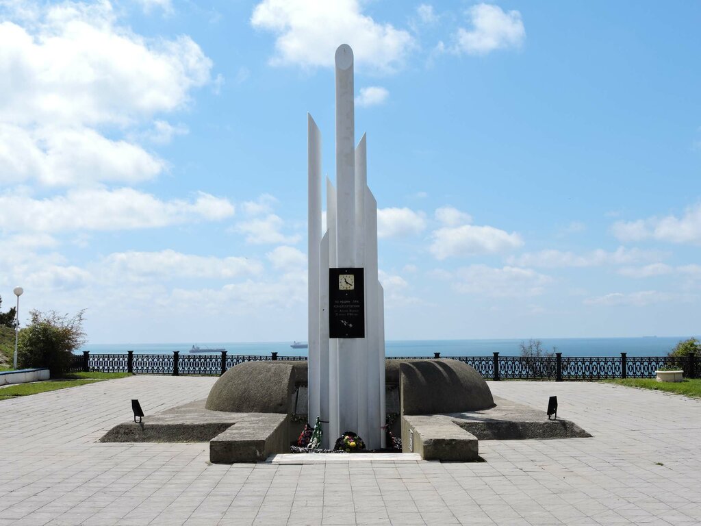 Памятник, мемориал Погибшим на теплоходе Адмирал Нахимов, Краснодарский край, фото