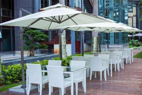 Гостиница Sanya Ziyue Conifer Hotel All Suites в Санье