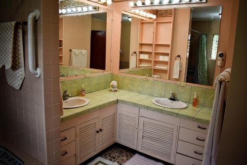 Фото The Cariari Bed and Breakfast