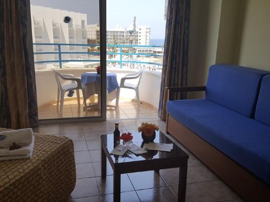 Фото Tetyk Hotel Apartments