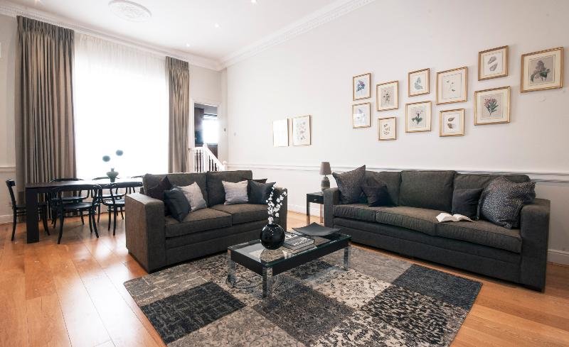 Фото Queensgate Court