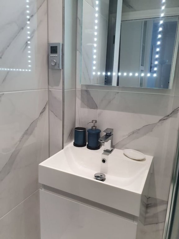 Фото Lux Kings Rd City Centre Studio Apartment Reading