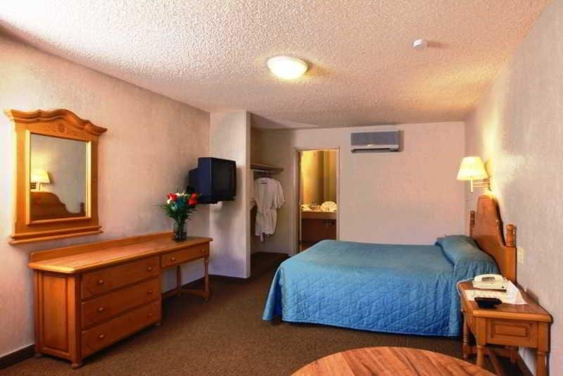 Фото Hotel La Villa de Zaragoza