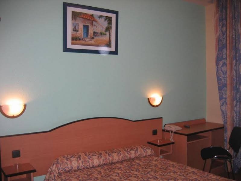 Фото Hotel Ferney République