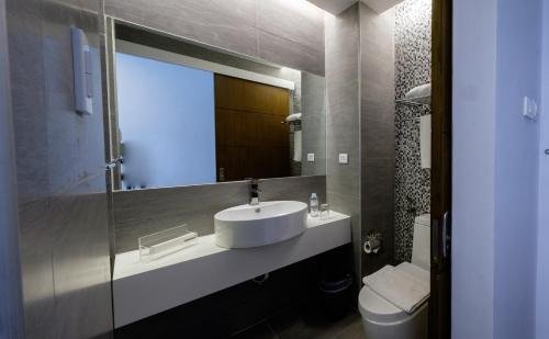 Фото One Central Hotel