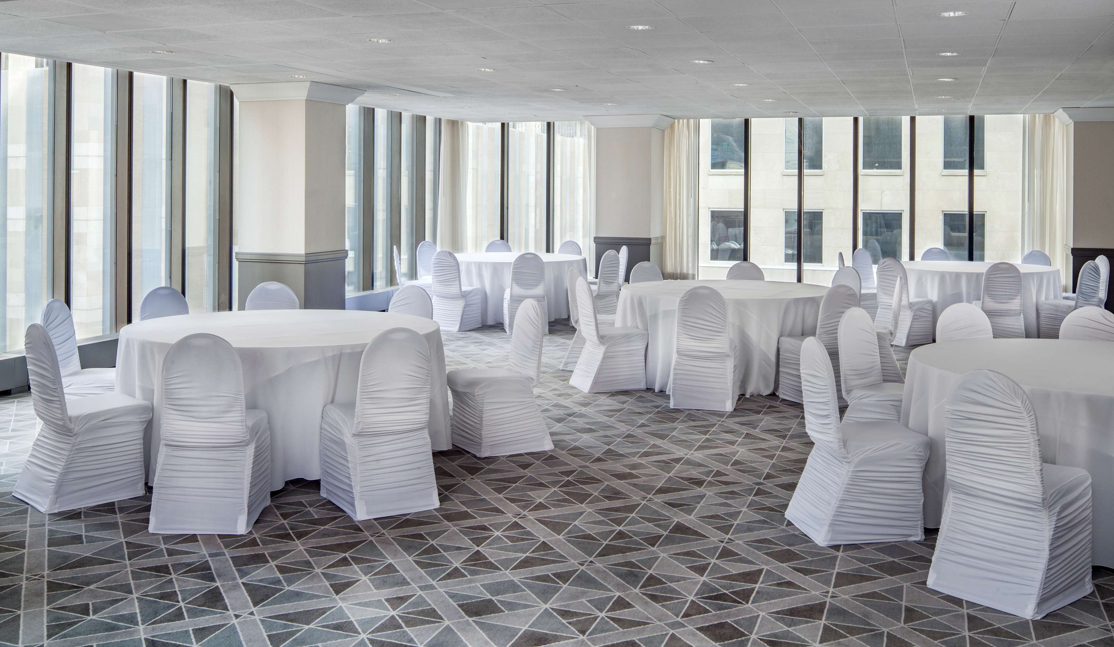 Фото The Marquette Hotel, Curio Collection by Hilton