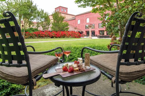 Гостиница DoubleTree by Hilton Hotel Sonoma Wine Country в Ронерт Парке