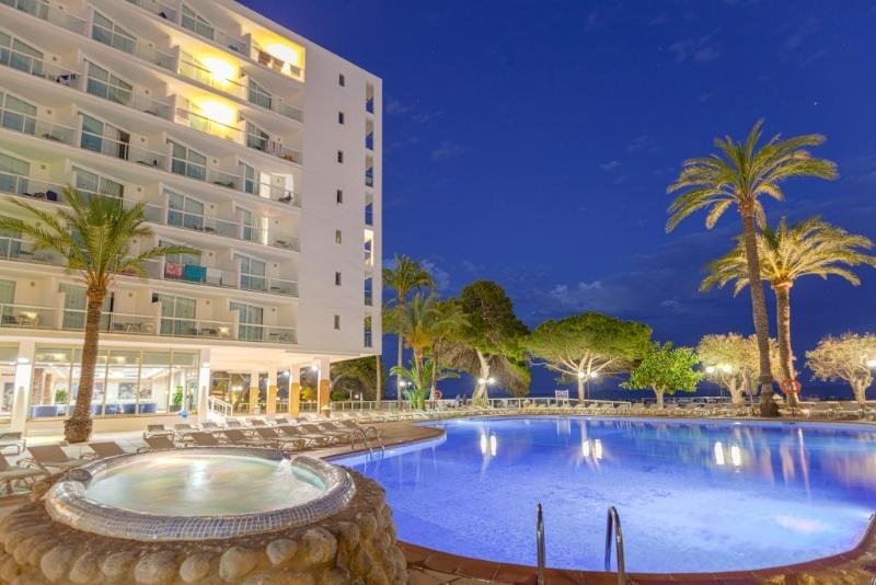 Фото The Ibiza Twiins Hotel