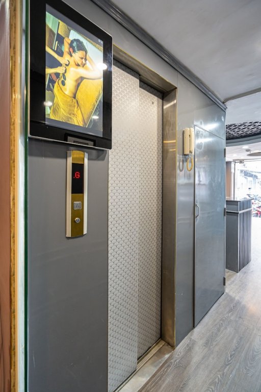 Фото Winsuites Saigon Hotel