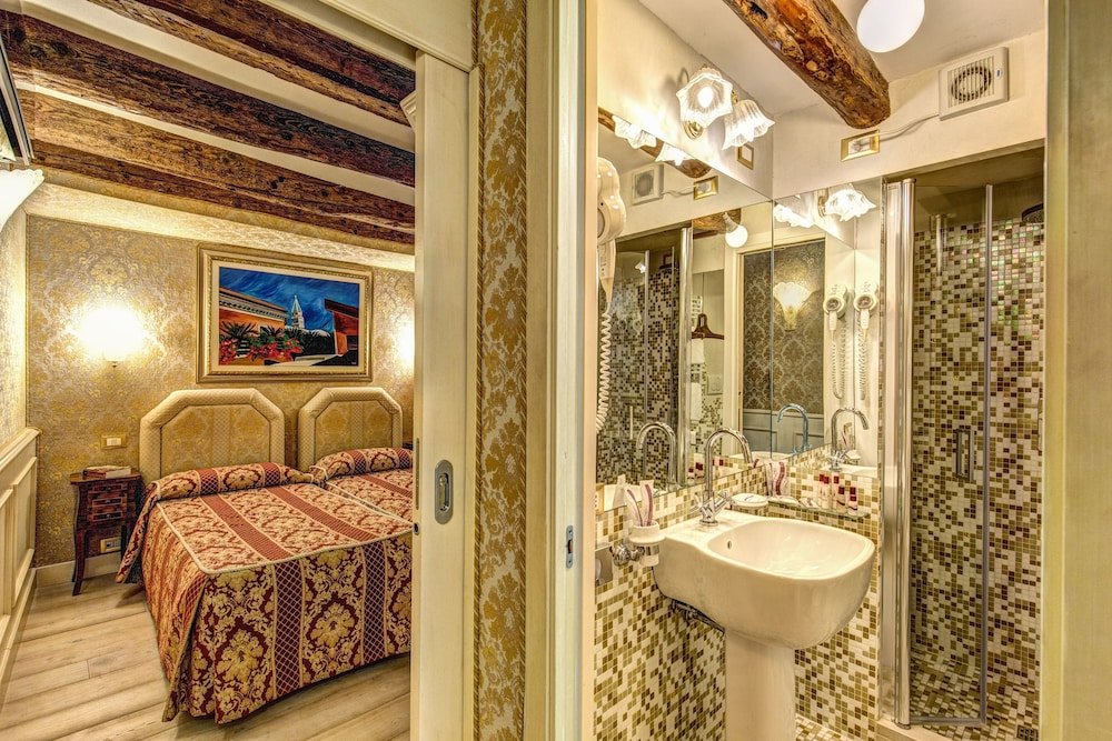 Фото Hotel Bella Venezia