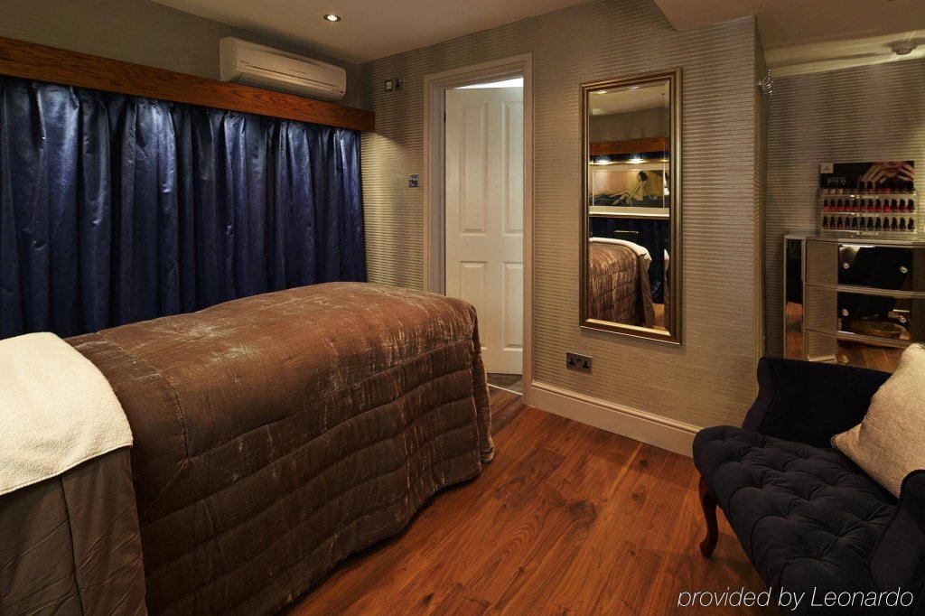 Фото Mandolay Hotel Guildford