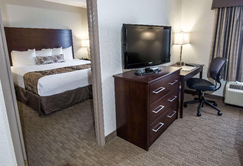 Фото Best Western Plus Pembina Inn & Suites