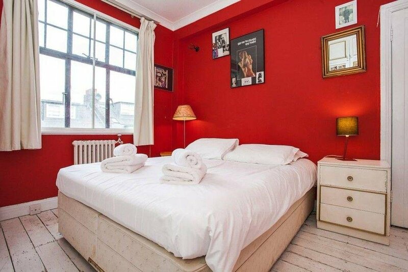 Гостиница Cosy 1 bedroom in Belsize Park в Лондоне