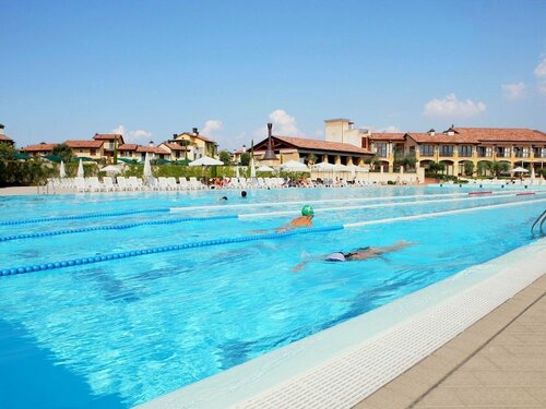 Жильё посуточно Well-kept Apartment With View of the Swimming Pool