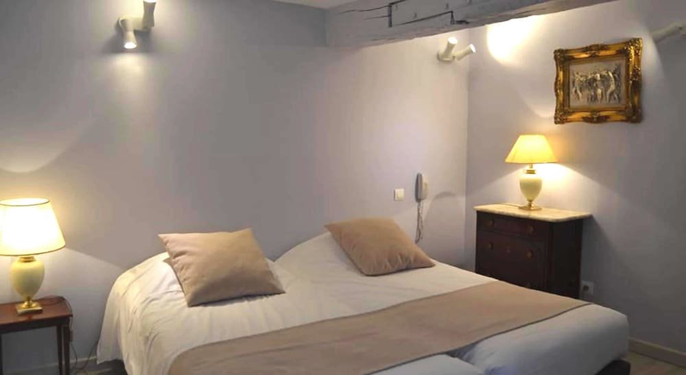 Фото Brit Hôtel Les Comtes de Champagne Centre Historique