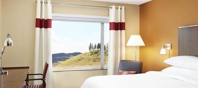 Фото Four Points by Sheraton Kelowna Airport