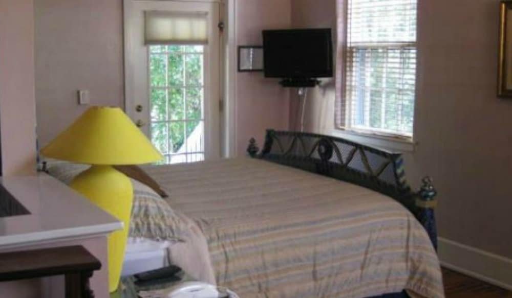 Фото Front Street Inn