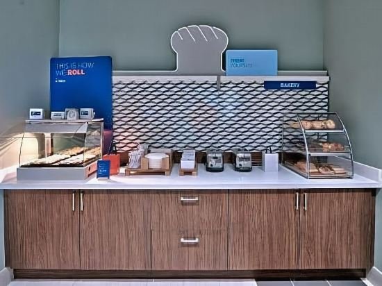 Фото Holiday Inn Express & Suites Albuquerque East, an Ihg Hotel