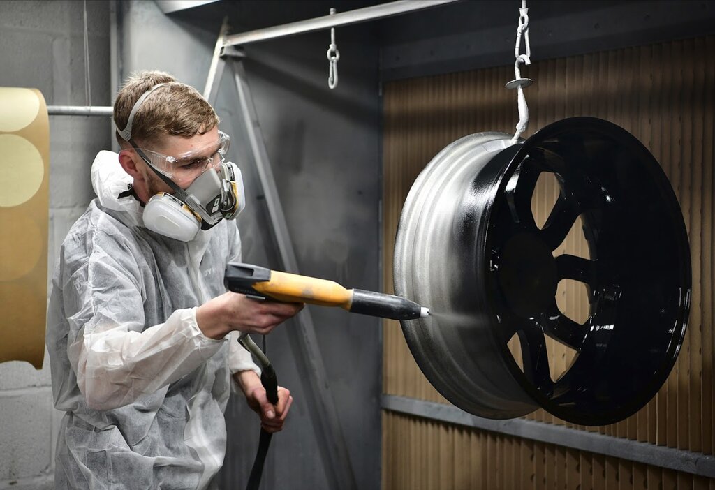 Tires and wheels Alloy Hub, England, photo