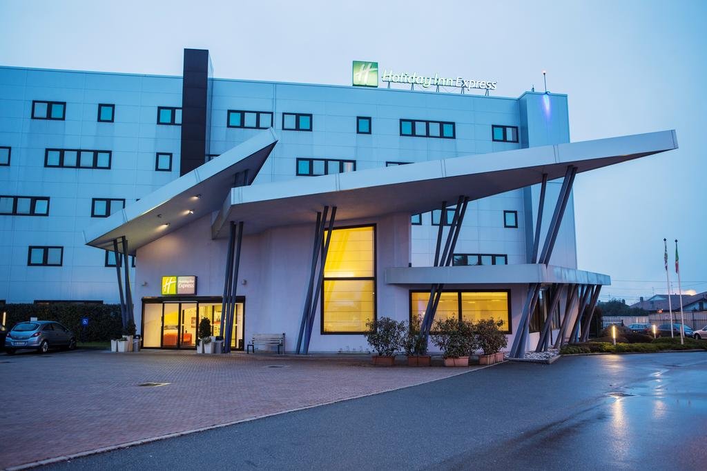 Фото Holiday Inn Express Milan - Malpensa Airport, an Ihg Hotel
