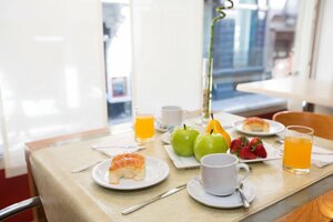 Гостиница Reconquista Plaza