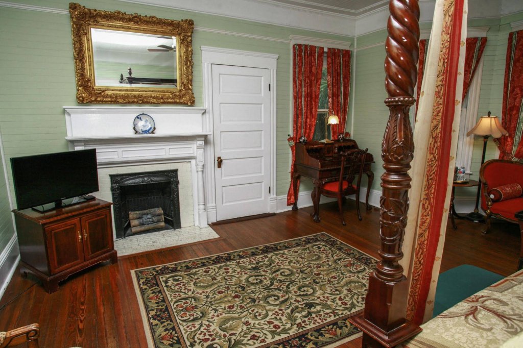 Фото Coombs Inn & Suites