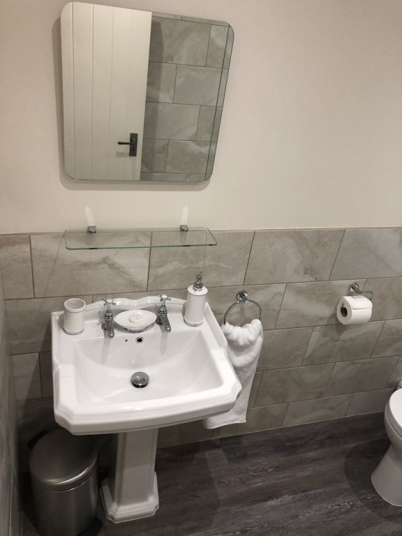 Фото Camerton Inn Cottage