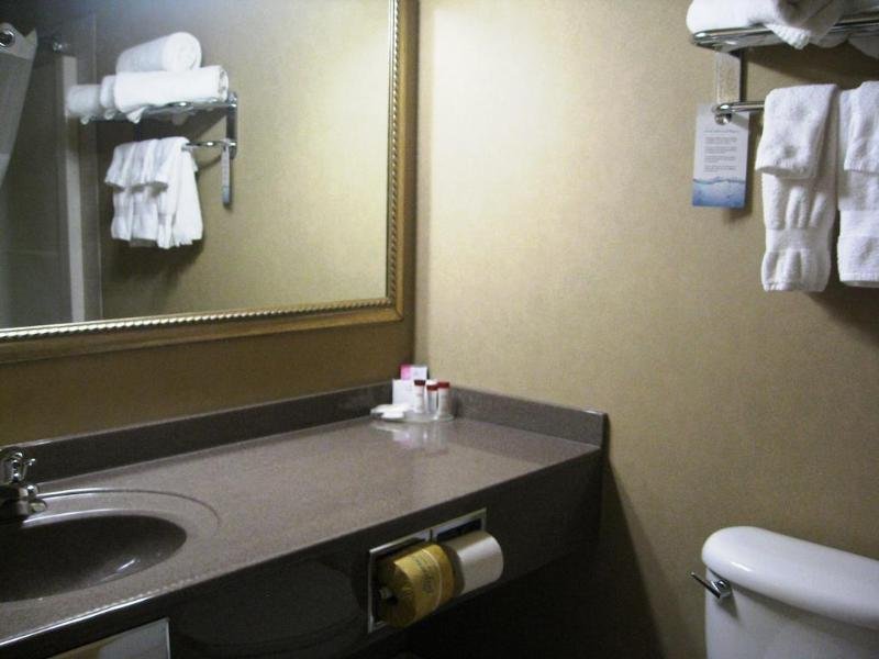 Фото Ramada by Wyndham Drumheller Hotel & Suites