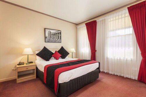 Гостиница Carlton Clocktower Apartments в Мельбурне