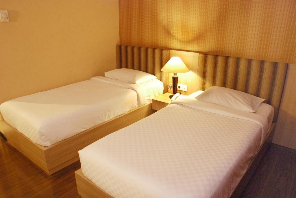 Фото Istana Hotel