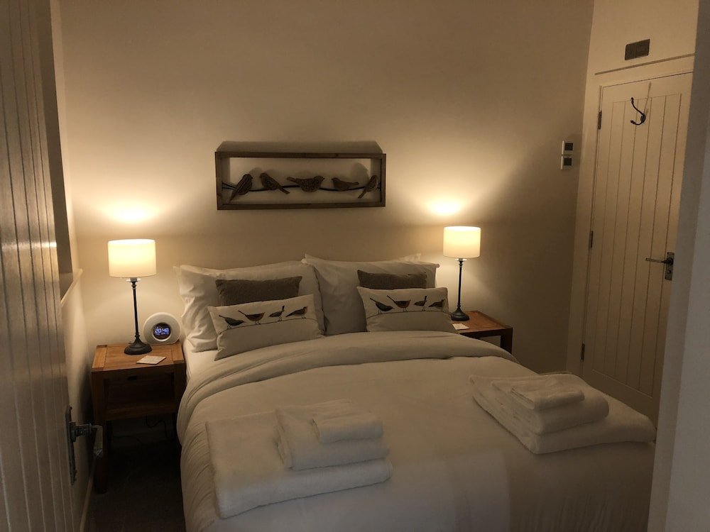 Фото Camerton Inn Cottage