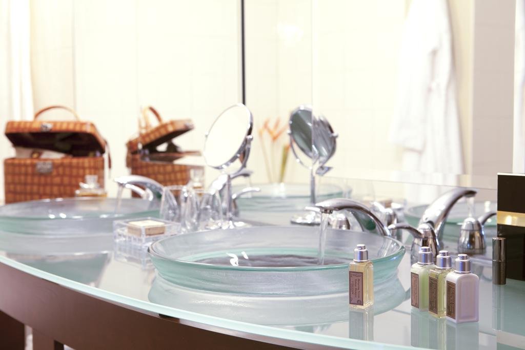 Фото Le Saint-Sulpice Hotel Montreal