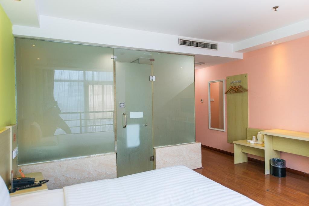 Фото 7 Days Inn Shanghai Changshou Road Subway Station Yaxin Life Square Branch