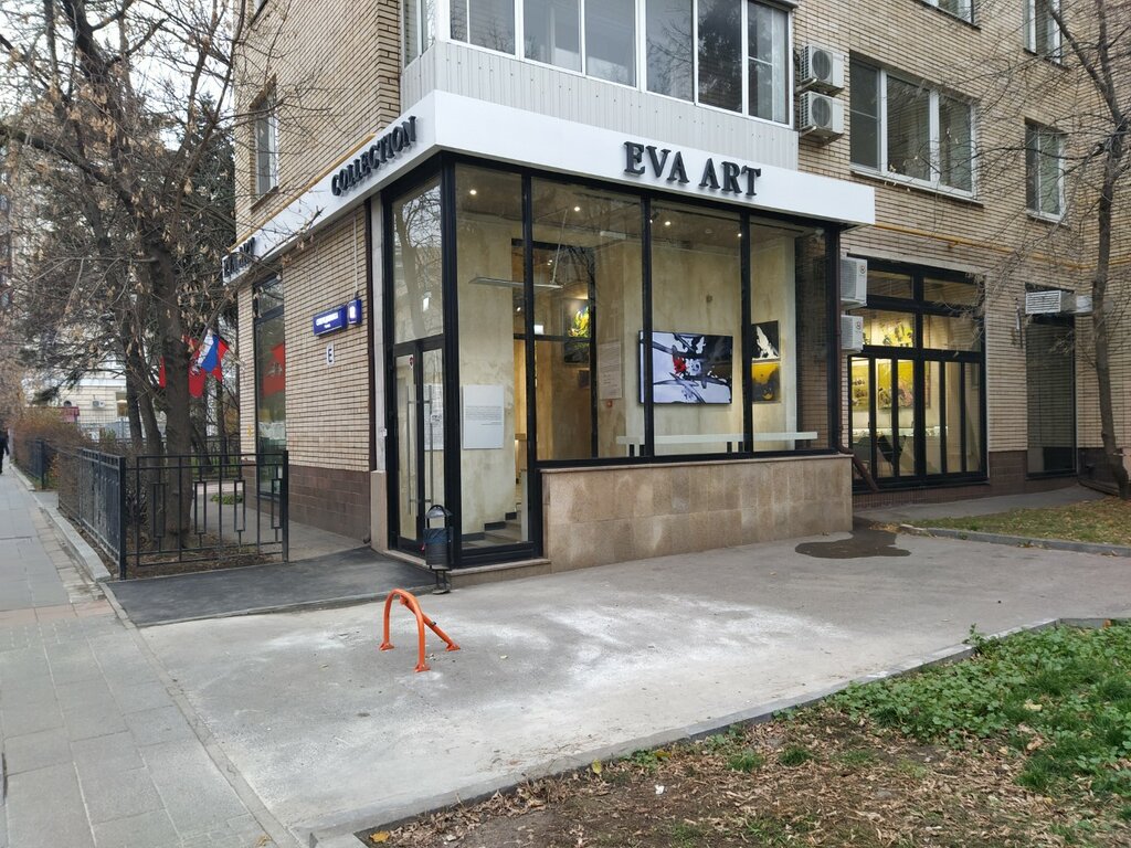 К новой выставке готовятся в арт-галерее "Наш XXI век" (6+). Новости Вологды. Ку