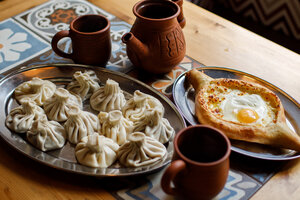 Starik Khinkalych (ulitsa Shchepkina, 4Б) restoran