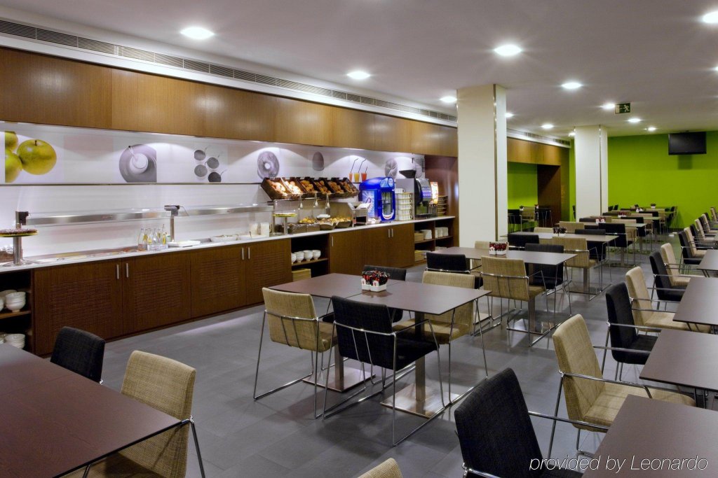 Фото Holiday Inn Express Barcelona City 22@